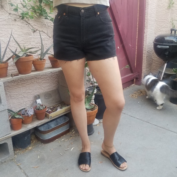 Vintage Levi's 550 High Waisted Cutoff Shorts - Picture 2 of 7